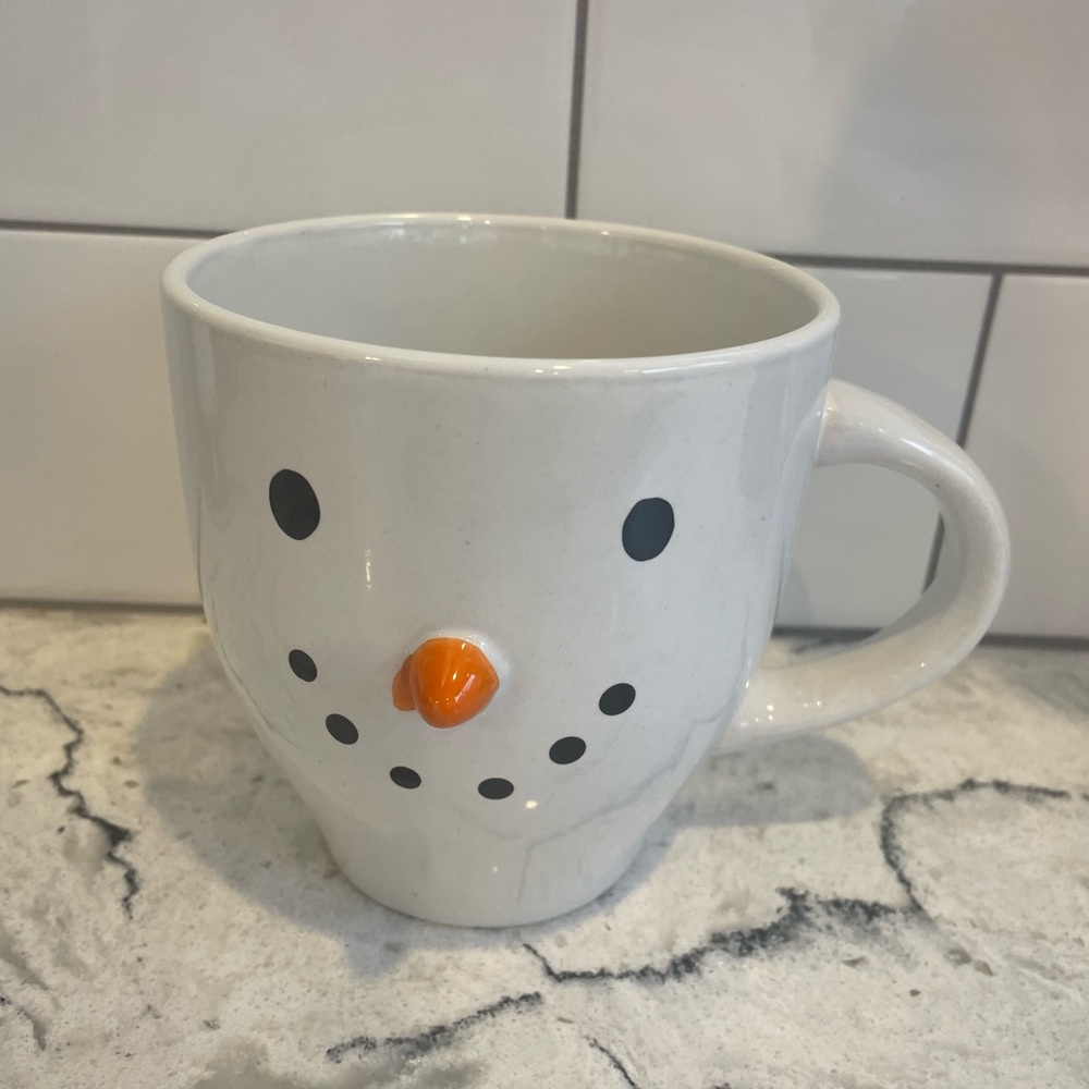 CHRISTMAS Snowman Face White ceramic Mug - great gift! NEW!!porcelain 
gift